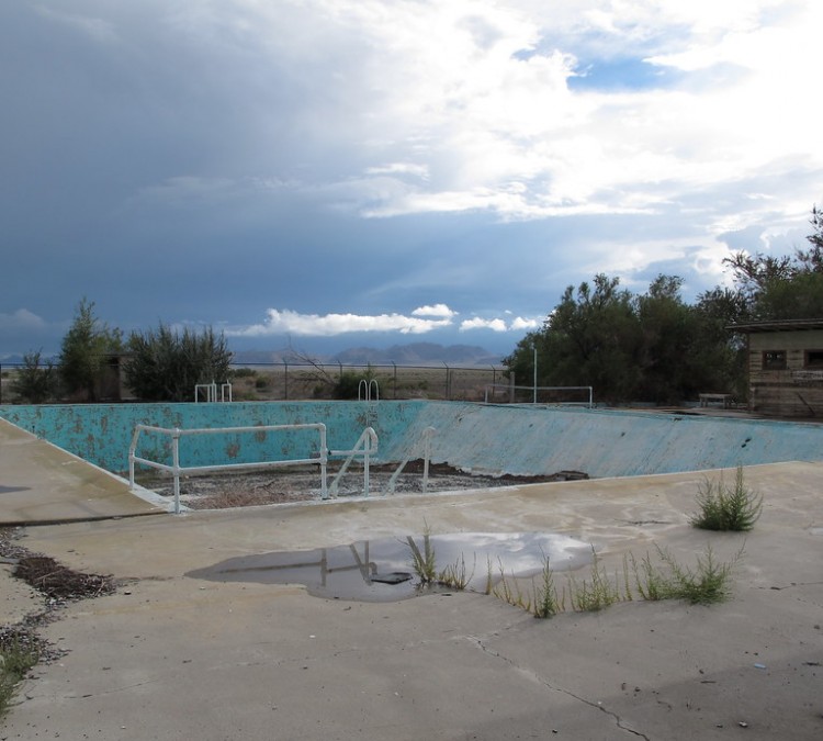 wendover-airfield-swimming-pool-photo